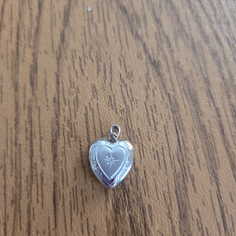 Zales 14k diamond white gold heart photo pendant